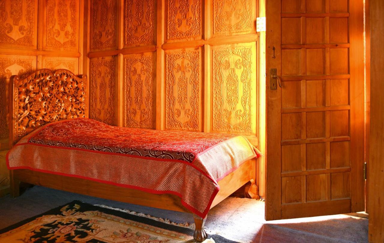 เดอ ไลลา เฮาส์โบ๊ต  Hotel ศรีนาการ์ ภายนอก รูปภาพ